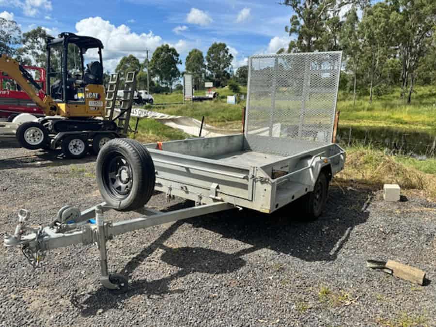 8x5 Trailer with Ramps